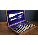 Antique cutlery set in box. HM silver mounts. Hall Marks - $2,168.00 MXN