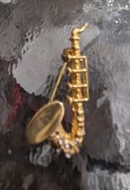 GOLD TONE SAX SAXOPHONE Pin Brooch - $9.90