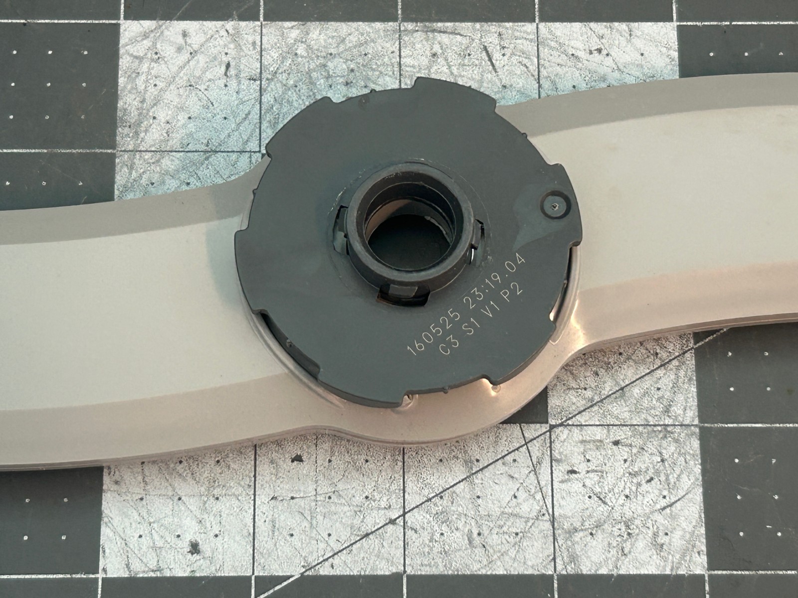 GE Dishwasher Middle Spray Arm P# WD22X33498 Item image 3