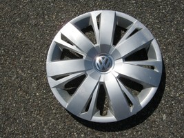 One genuine 2011 to 2016 Volkswagen Jetta Golf 16 inch hubcap wheel cover - £24.20 GBP