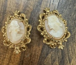 Vintage Florenza Gold Tone Carved Shell Cameo Clip On Earrings Costume Jewelry - £18.15 GBP