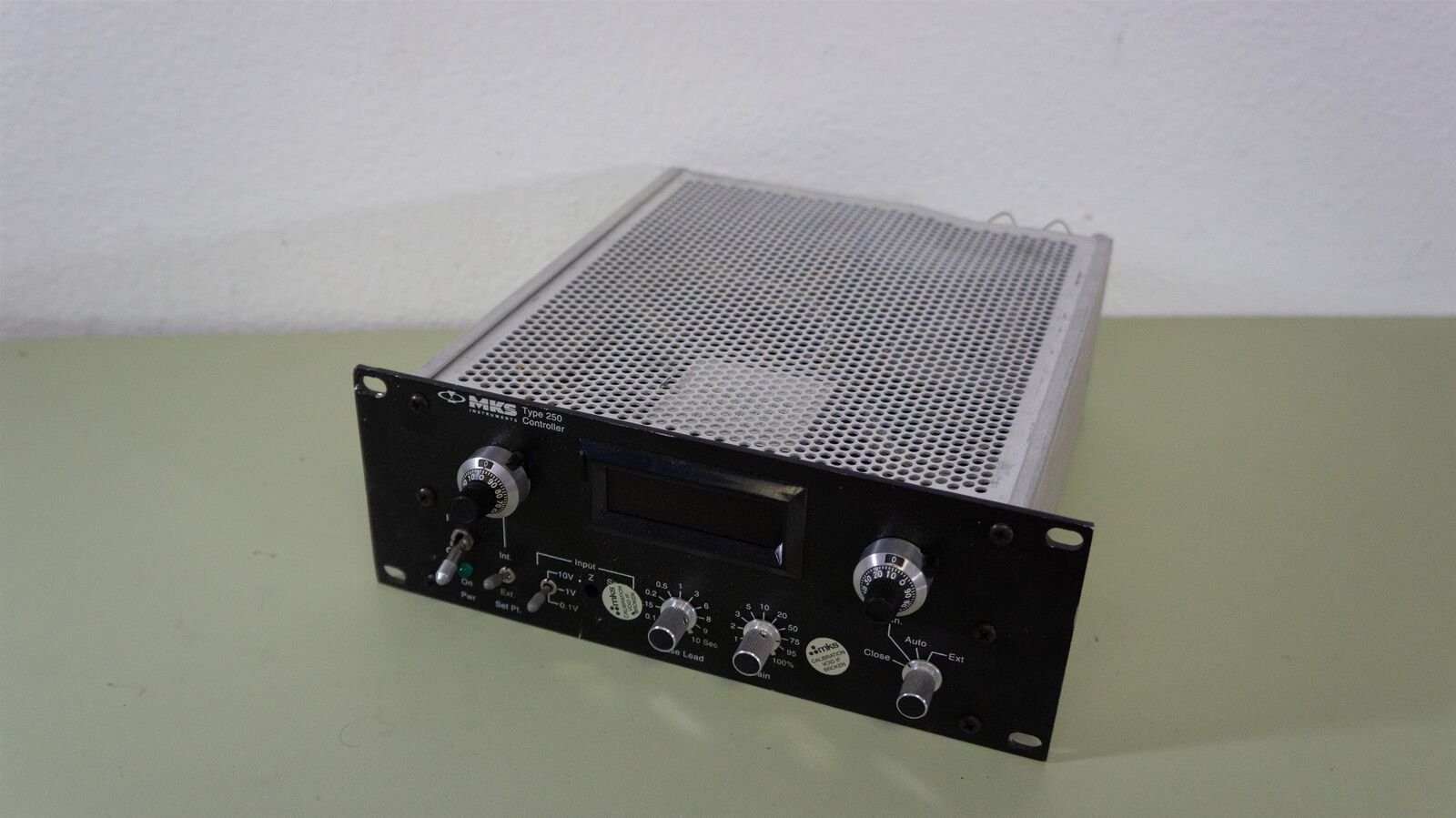 MKS Instruments Type 250 250E-1-D Controller - $195.97