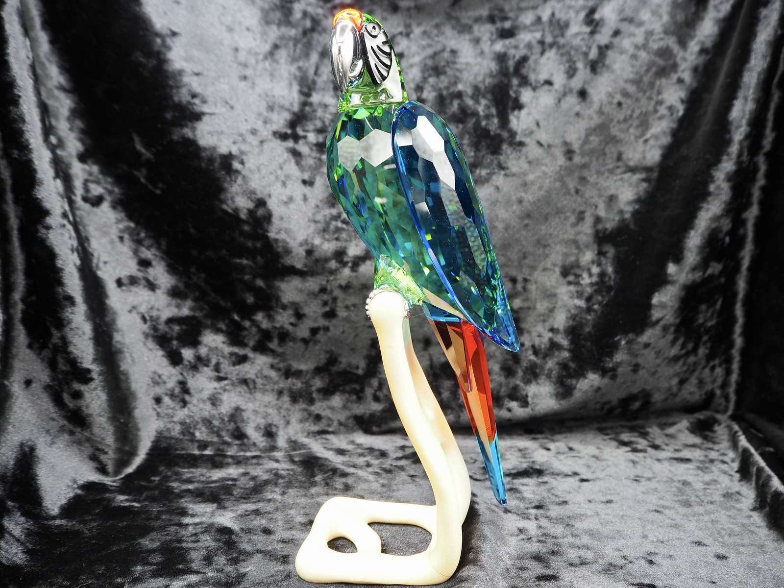 SWAROVSKI GREEN MACAW PARADISE BIRDS - Retired, BNIB 685824  - $775.00