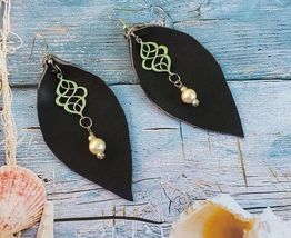 Pearl earrings Leather earrings silver earrings Genuine Pearls earrings ... - $47.88 CAD