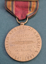 US Navy Medal World War II 1941-1945 Freedom From Fear Want Speech Religion image 6