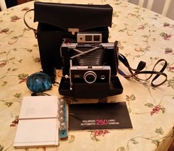 VINTAGE POLAROID AUTOMATIC 250 LAND CAMERA WITH CASE AND ACCESSORIES - £630.86 GBP