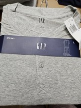 GAP Men&#39;s 2 Pc Pajama Set of Henley Top &amp; Short, Heather Grey, Size Larg... - $401.74 MXN