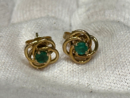 Vtg 9K Yellow Gold Earrings Emerald Color Stone 1.65g Fine Jewelry 14K B... - £101.33 GBP