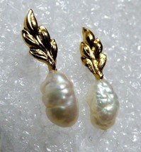 Gold Tone Metal Leaf White Rice Pearl drop earrings - £16.31 GBP