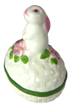 Trinket Box Bunny Rabbit on Egg Basket by Avon Hand Painted in Brazil Weiss 1982 - £13.14 GBP