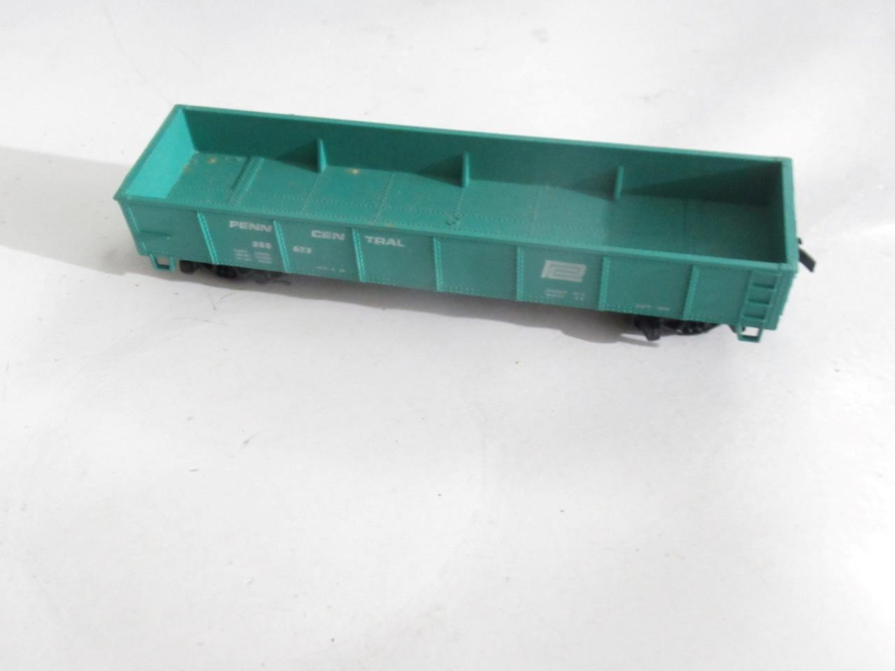 HO - VINTAGE AHM PENN CENTRAL GONDOLA - LATCH COUPLERS- EXC.- S31UU - $3.58