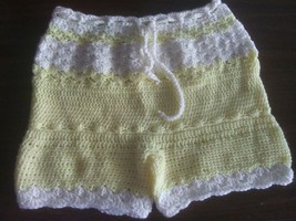 Women Shorts SIZE M - $1,505.34 MXN