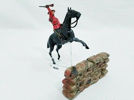 Vintage Britain Lead Toy Soldier Mountie on Horseback w/ Pose-able Arm and Wall - £36.45 GBP