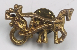 Vintage Gold Tone Horse Drawn Carriage Pin 1 1/8 x 3/4&quot; - £10.43 GBP