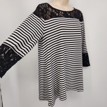 Chico&#39;s Pullover Blouse Women&#39;s Size 1 Small Black &amp; White Stripe Lace Accents - £12.59 GBP