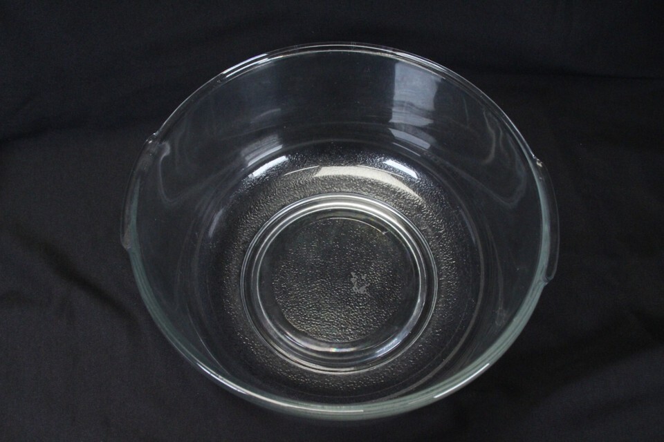 Heavy Clear Glass Mixing Bowl 2.5 Qt  9.5" W x 4.7" Item image 2