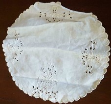 Beautiful Vintage Linen Lace Doily - Scalloped Edge - Lovely Pattern - Vgc - $9.89