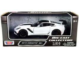 2019 Chevrolet Corvette ZR1 White w Black Accents 1/24 Diecast Car Motormax - $38.08