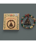 Russ Berrie Heirloom Collection Metal Wreath Christmas Tree Christmas Bo... - $89.29 MXN