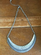 Estate Pewter Colored Oval Link Chain w Large Hammered Crescent Pendant Necklace - £10.43 GBP