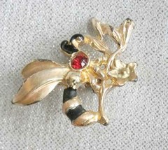 Elegant Red Rhinestone &amp; Enamel Gold-tone Wasp Bug Brooch 1960s  vint 1 1/4&quot; - £10.43 GBP