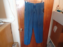 &quot; NWT &quot; Womens Lee Riveted Size 14 M Blue Jeans &quot; Great Gift Item &quot; - $28.04