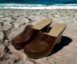 Tommy Hilfiger Womens Leather Wedge Mules Clogs Size 10M Brown Slide On 4&quot; Heel - $17.64