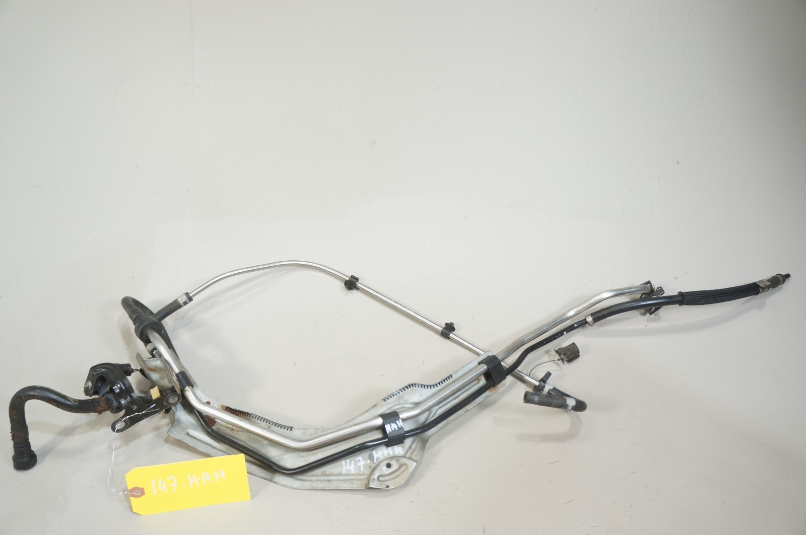 06-2009 land range rover sport L320 4.2l engine fuel rail undercariage Item image 8