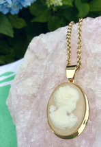Lovely Ivory and White Cameo on Gold Chain - £31.85 GBP