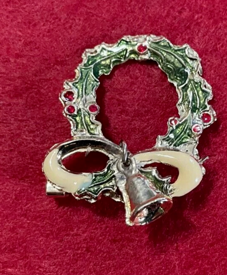 Primary image for Christmas Wreath Bow & Swinging Bell Brooch Lapel Pin Vintage Jewelry