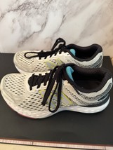New Balance NWOB Fresh Foam women’s 8 white athletic sneakers - $29.70