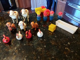 FISHER PRICE LITTLE PEOPLE lot VTG Farmers Tractor dogs chickens pig tro... - $63.98