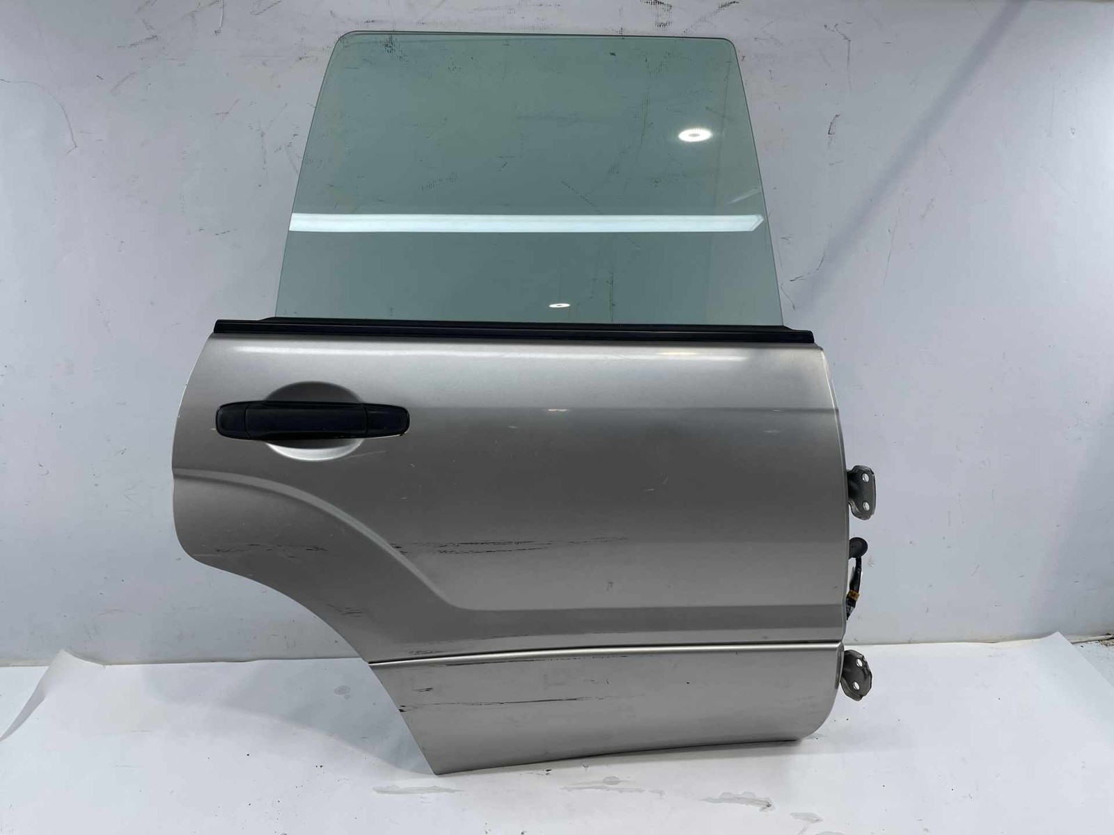 2006-2008 Subaru Forester RH Passenger Rear Driver door Assembly Scuffs Dent OEM Item image 2