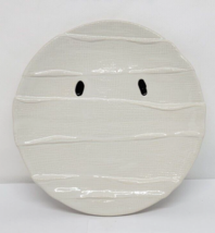 4  Pottery Barn WHITE MUMMY FIGURAL Snack Dessert Plate Halloween Stoneware - £101.20 GBP