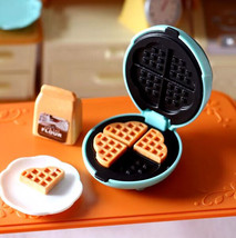 Dollhouse Waffle Iron Set 8 Pieces 1/12 Scale No Flour Sack or Dish Rand... - $77.77 MXN