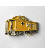 US RAIL YELLOW CABOOSE CAR RAILWAY RAILROAD LAPEL PIN BADGE 3/4 INCH - $5.58