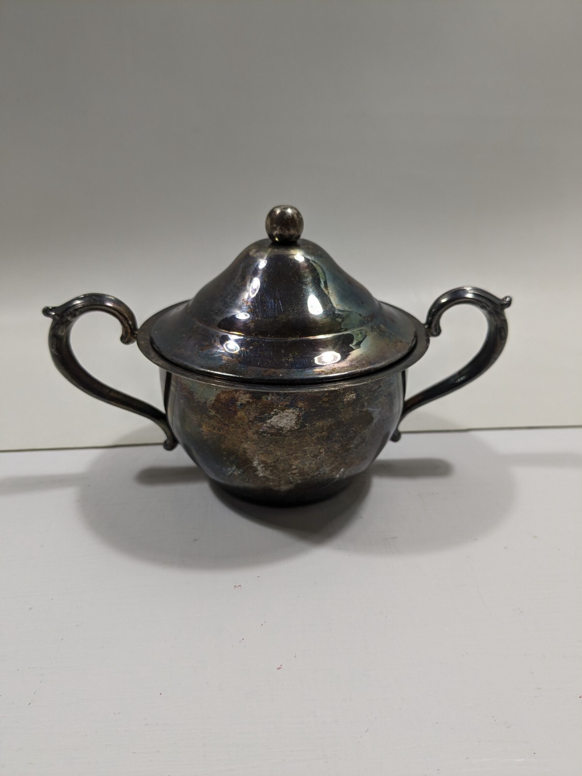 Vtg English Silver Mfg Company Silveplated Sugar Bowl Footed With Lid - $13.85