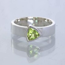 Peridot Pakistan Trillion Gem Silver Stacking Solitaire Ring size 6 Design 530 - £41.13 GBP