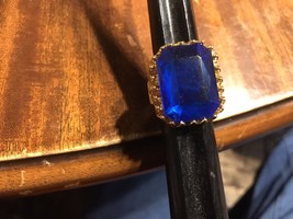 vintage Gold Tone Jewelry Ring s.8.5 Blue Cab Stone - £11.63 GBP