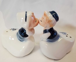 Dutch Boy Girl on Shoes Salt Pepper RARE Kissing Vtg Ceramic FREE SHIP 3” - £15.77 GBP