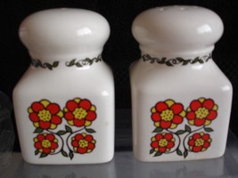 RETRO TAUNTON VALE POTTERY SALT &amp; PEPPER POTS - £14.66 GBP