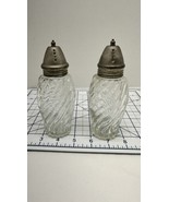 Vintage Clear Glass Salt &amp; Pepper Shakers w/Silver Plate Lids - €15,78 EUR