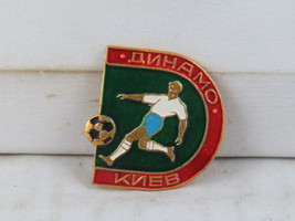 Vintage Soccer Pin - Dynamo Kyiv Soccer Player Graphic - Stamped Pin - $353.46 MXN