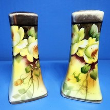 Floral Hand Painted Gold Gilded Salt &amp; Pepper Shakers Yellow Roses Japan - $219.00 MXN