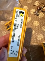 Neuf Lot De 4 Kennametal Plaquettes Carbure turning # Spgt SPGT3252LF kc... - $37.99