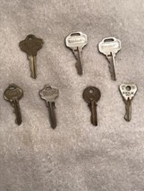 7 Vintage Keys: W 1 Independent Lock Co Fitchburg, Mass &amp; 1 Kwikset Titan L@@K - £6.35 GBP