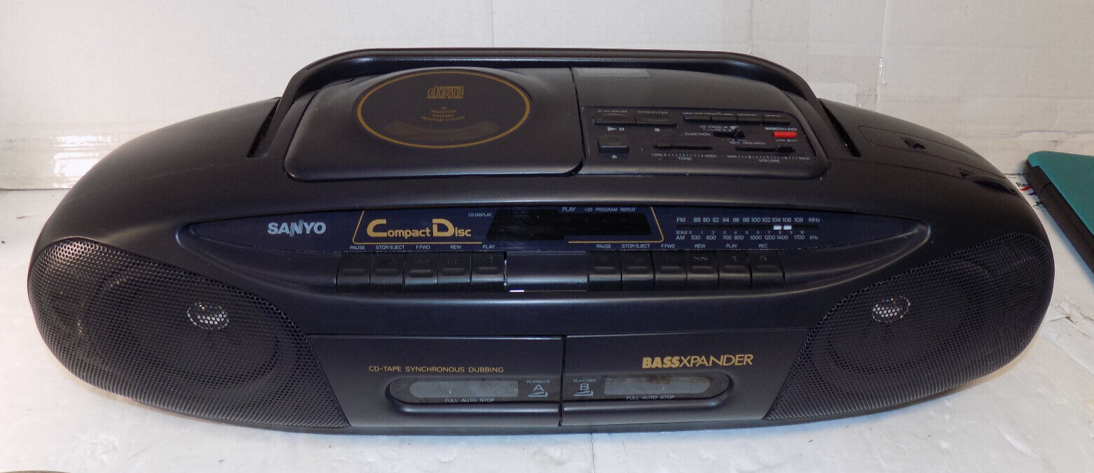 Sanyo MCD-Z22 Vintage Boombox Cassette AM/FM Radio CD Player  			