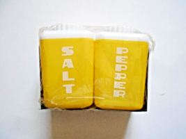 Luster Ware Yellow Plastic Salt &amp; Pepper Shaker Set No. 600 - £11.72 GBP
