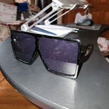NEW DLove magazine sunglasses, black big frame - $24.55