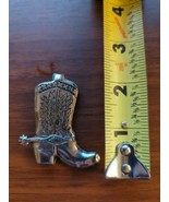 small vintage tin western boot and spur pinback - $94.23 MXN